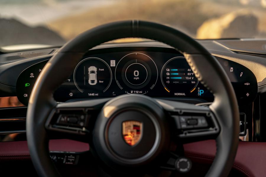 Панель приборов Porsche Taycan Turbo S 2019 года  (NA) (фото 20 из 40)